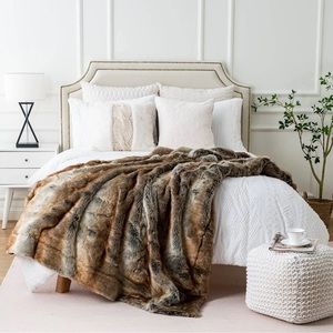 BATTILO HOME Brown Faux Fur Throw Blanket, Large Blanket Twin Size 60 x 80”